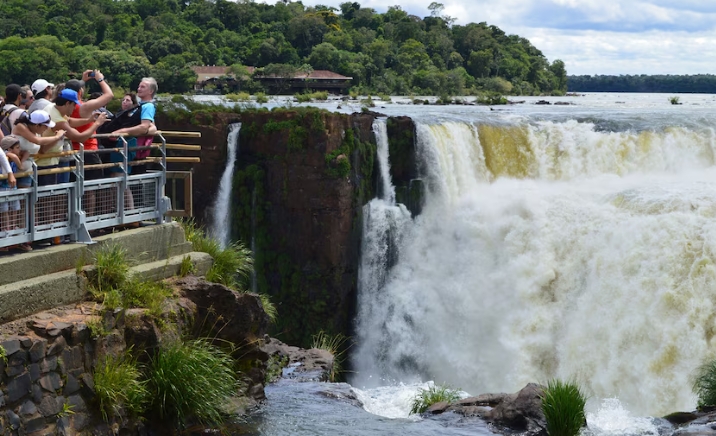 Cataratas recibió 11 mil visitantes en lo que va del fin de semana largo